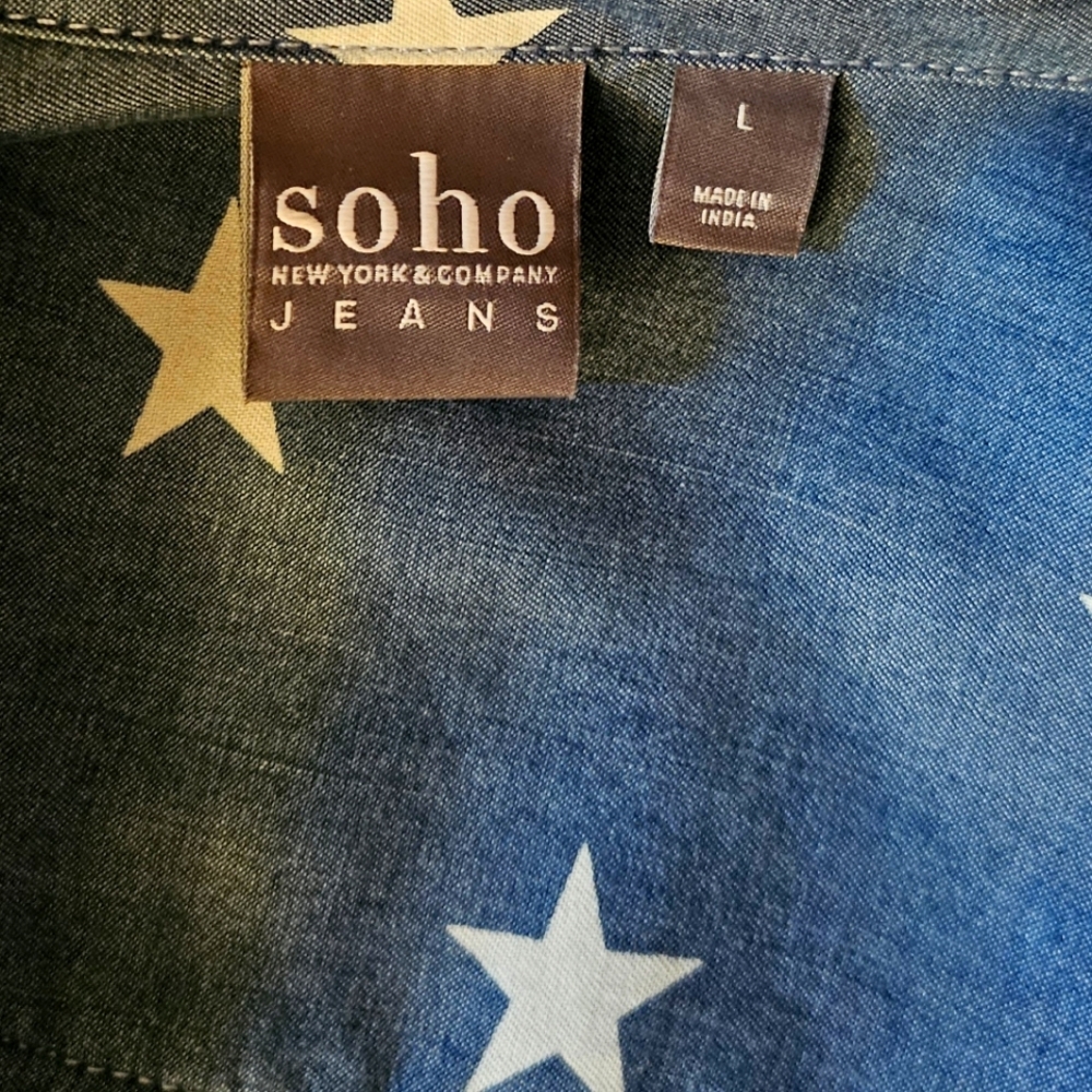Red, white and Blue shirt.